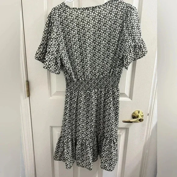 Amazon women’s short sleeve v neck ruffle floral print mini skater dress size s - Picture 8 of 8